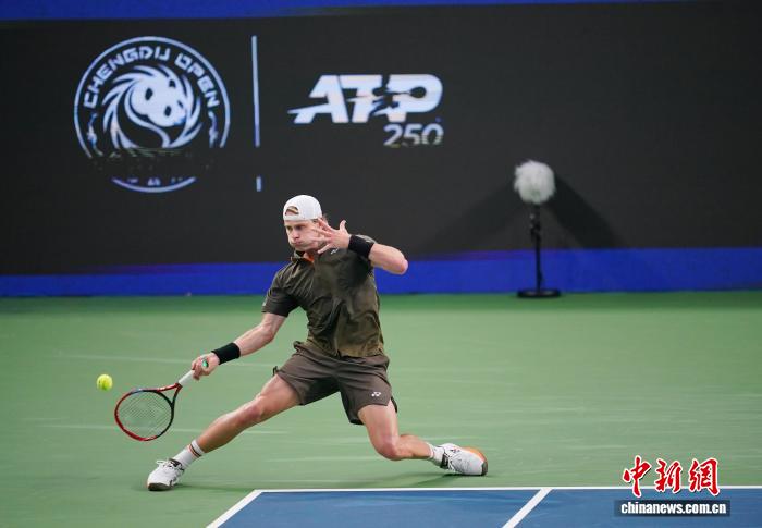 體育投注：成都網球公開賽：中國選手商竣程2比1戰勝比利時選手齊祖·貝爾赫斯